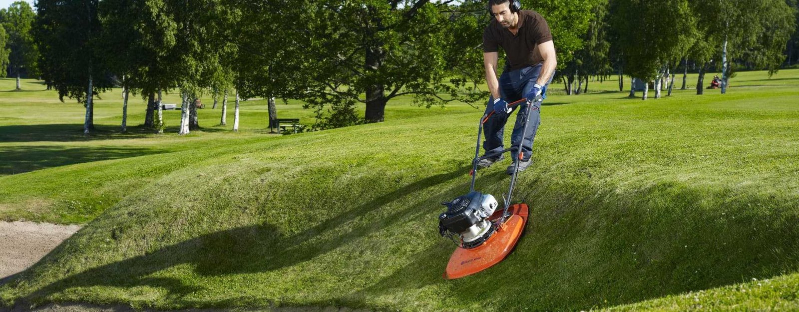 Comment choisir sa tondeuse à gazon ? Guide complet 2026